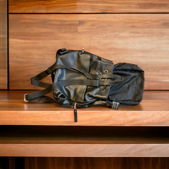 Clarks Silver Hardware Vegan Leather MultiPocket Adjustable Strap Backpack Bag! - Picture 11 of 11